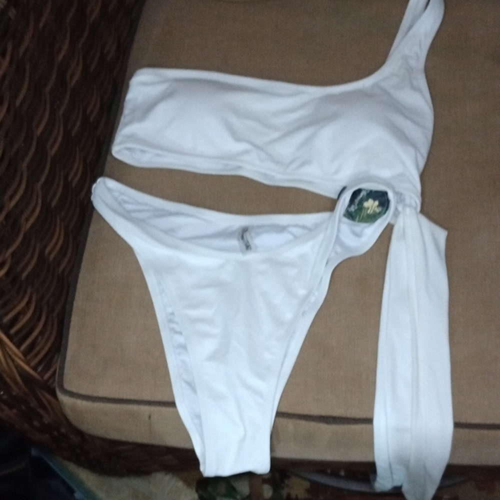 White One-Shoulder Bikini